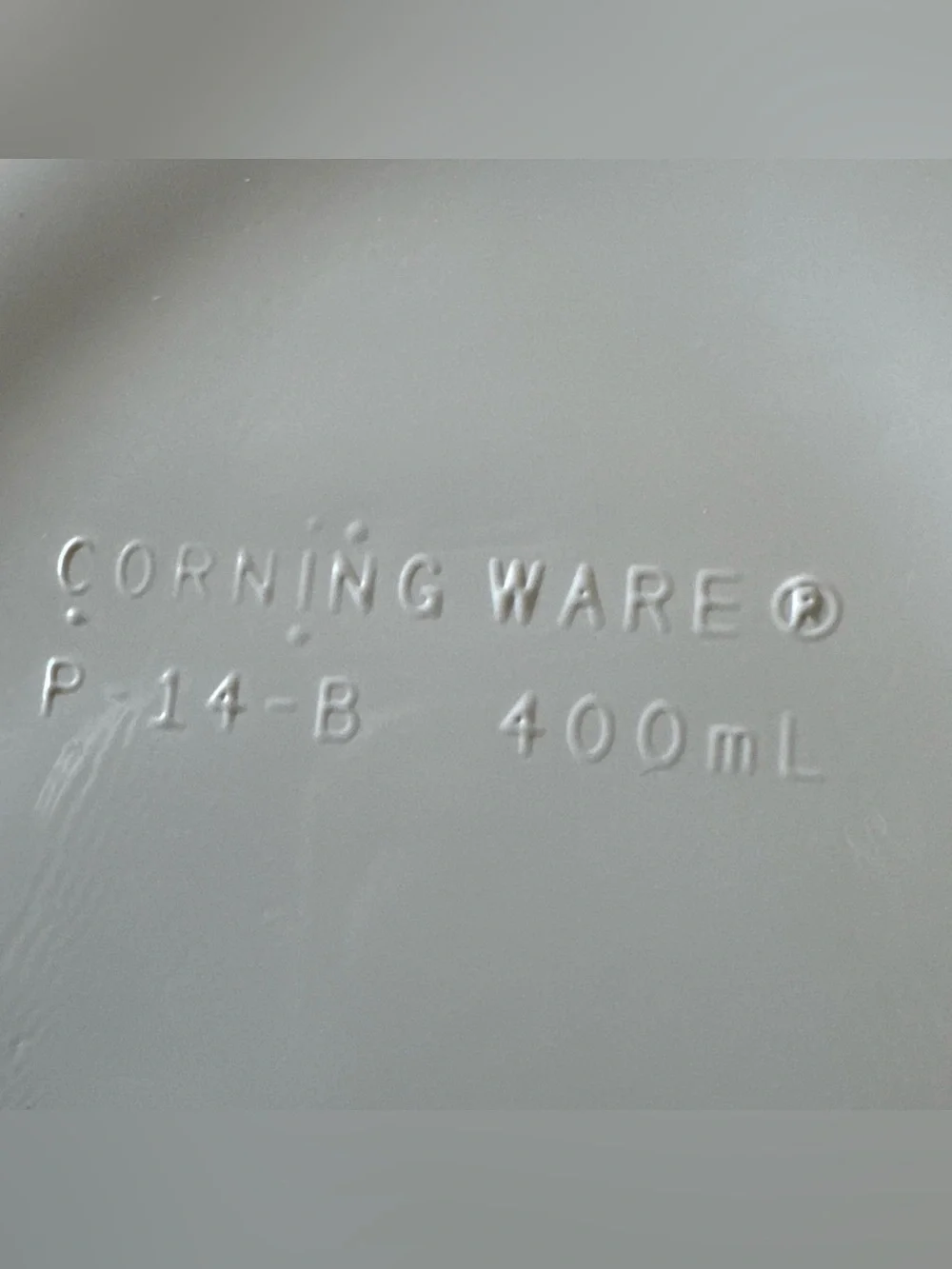 CORNING WARE  P-14-B  14 OZ  WHITE CASSEROLE DISH W/ CLEAR PYREX GLASS LID